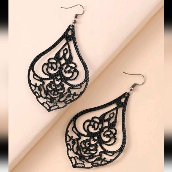 Black Water Drop Earrings - Picture 2 of 4